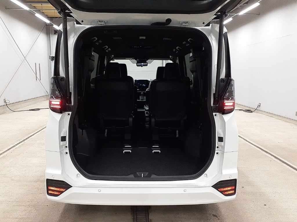 
Toyota Voxy Hybrid – ZRR80W – CJ10004 full									