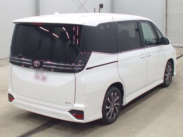 
Toyota Voxy Hybrid – ZRR80W – CJ10004 full									