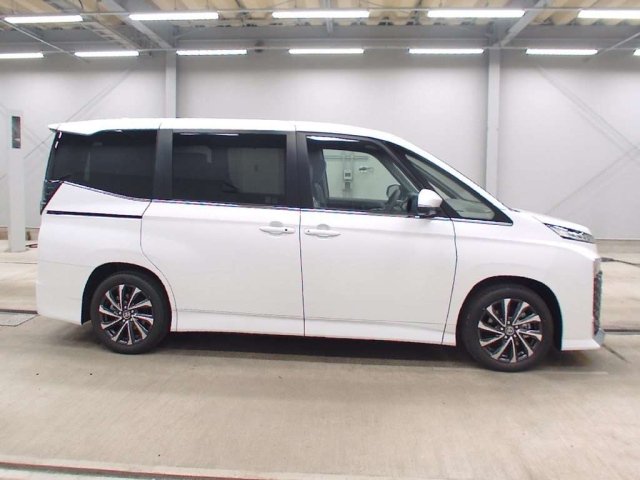 
Toyota Voxy Hybrid – ZRR80W – CJ10004 full									
