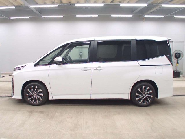 
Toyota Voxy Hybrid – ZRR80W – CJ10004 full									