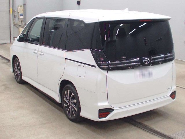 
Toyota Voxy Hybrid – ZRR80W – CJ10004 full									