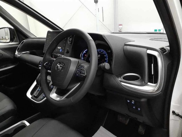 
Toyota Voxy Hybrid – ZRR80W – CJ10004 full									